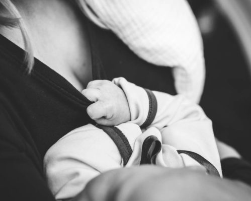 9 Ideen, wie Du Deine Frau beim Stillen unterstützen kannst