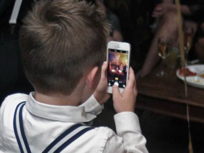 Kinderfotos auf Facebook? Wann, wann nicht und wie?