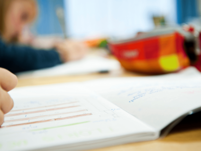 Angst vor Klassenarbeiten: 12 Tipps gegen Prüfungsangst bei Kindern