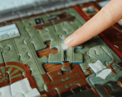 Detektivarbeit für den Wohnzimmertisch – wir testen Puzzle X Crime 9+: das verlorene Feuer von Ravensburger
